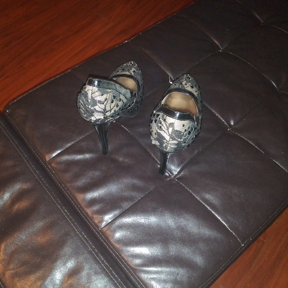 Shoes - Picture 2 of 6